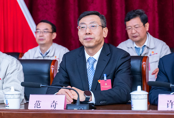 2023-12-28-600×400-GA黄金甲第一次党代会-范奇讲话.jpg